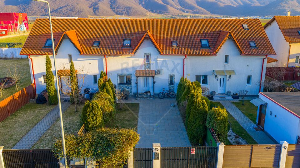 Casă / Vilă cu 4 camere de vânzare în zona Central