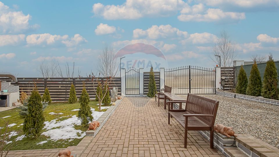 Comision zero, casa individuala + cabana A frame in Bod, la intrare