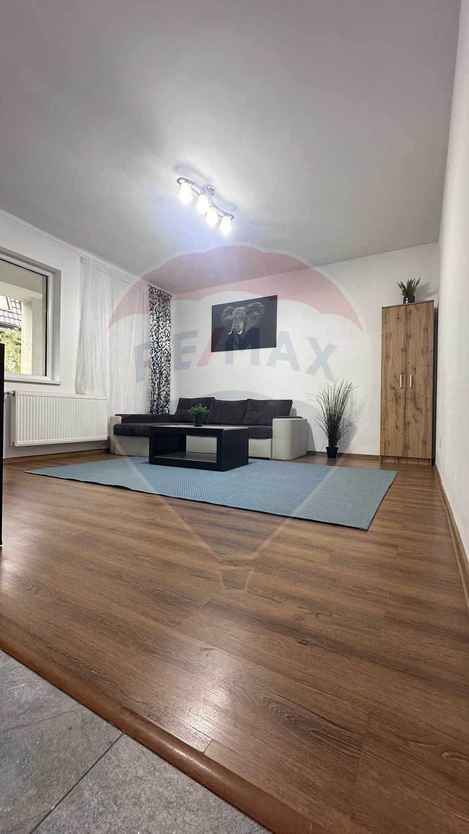 Apartament cu 3 camere de vânzare