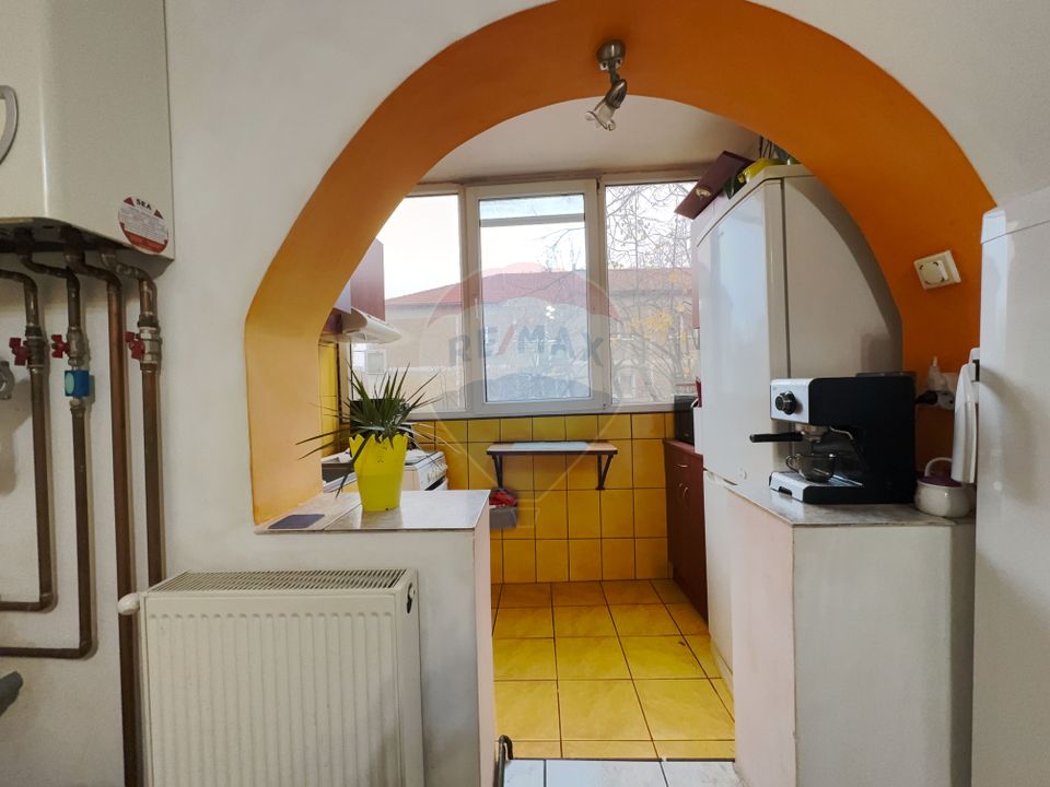 3 camere Complet decomandat  Aradului-Vest Etaj intermediar