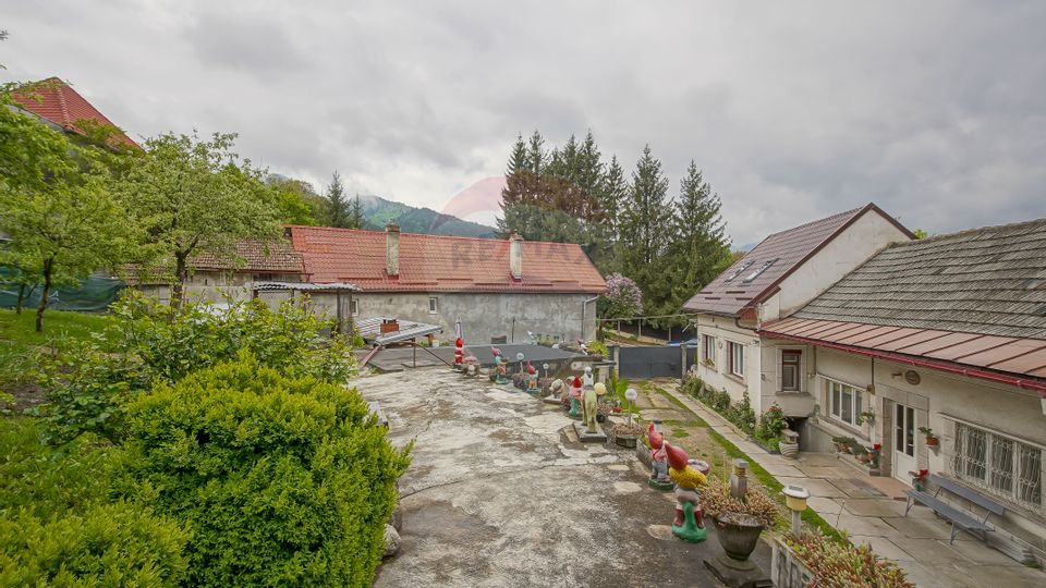 Casa individuala cu doua corpuri, teren 1000mp