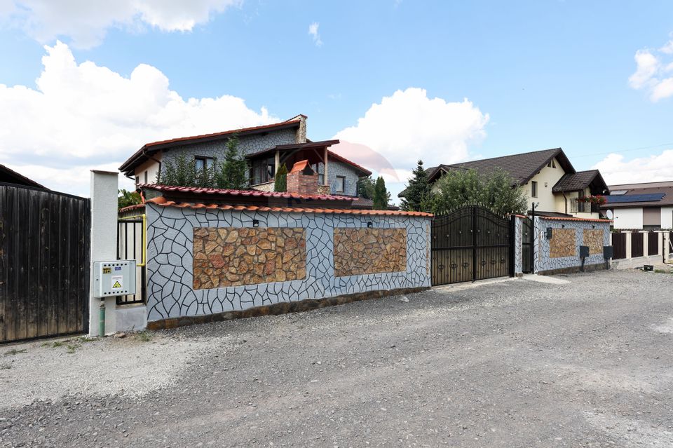 Conac, proprietate unica, in mijlocul naturii, Sacele!