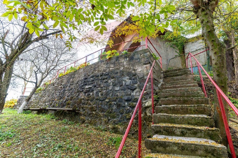 8 room House / Villa for sale