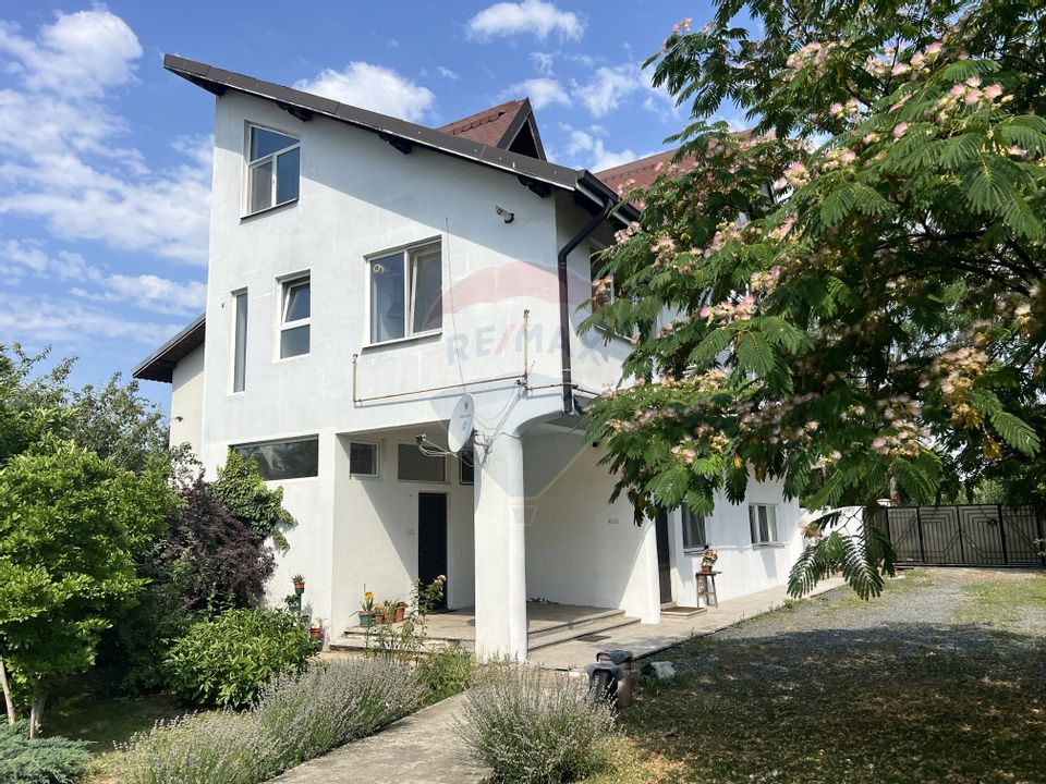 8 room House / Villa for sale