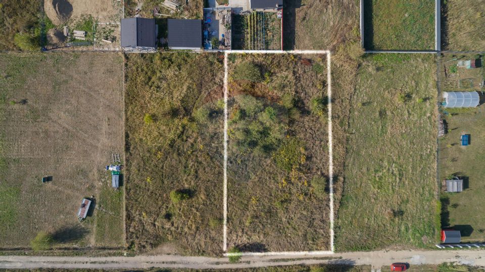 Teren de vânzare 1,000mp Cristian  - intravilan