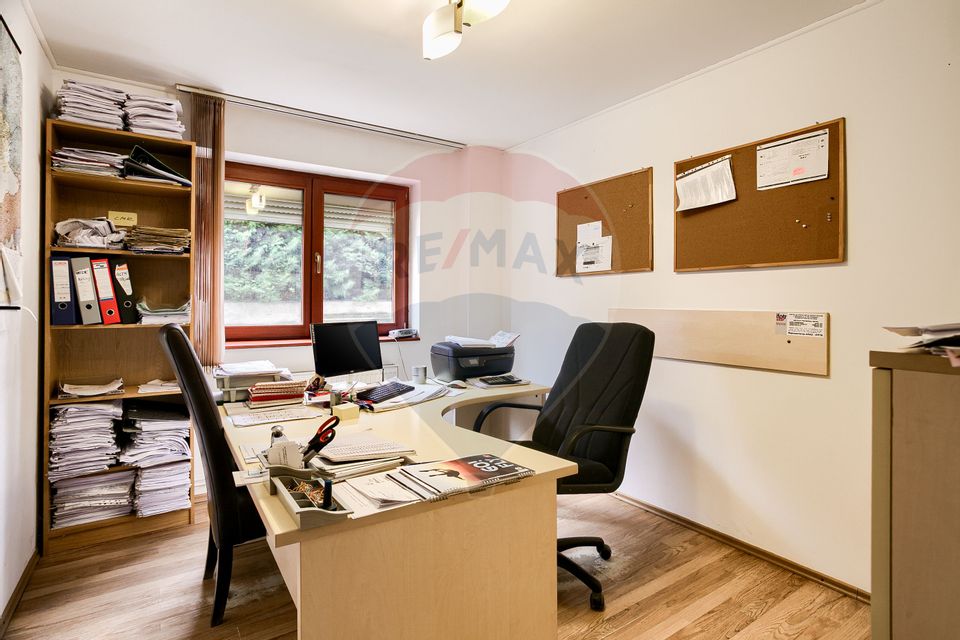 Apartament cu 4 camere de vânzare în zona Intim
