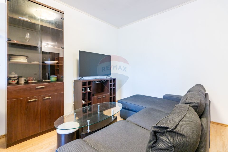 Apartament cu 3 camere de vânzare în zona Mihai Bravu
