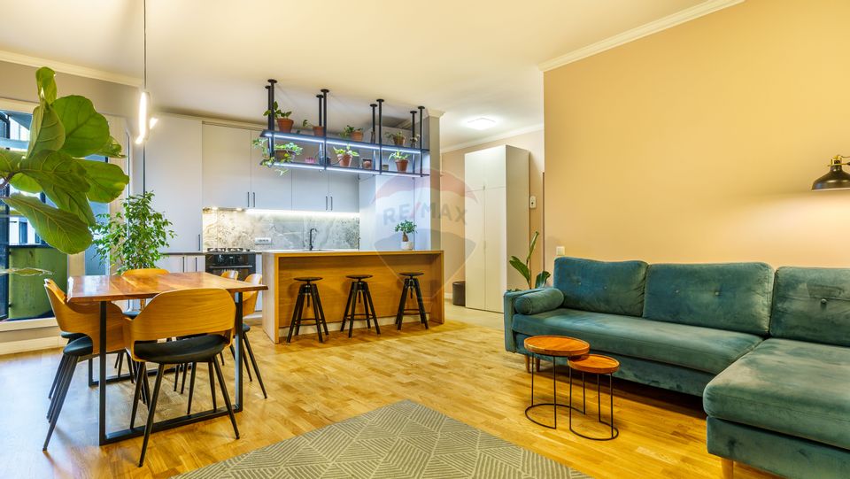 Apartament cu 3 camere de vânzare în zona Semicentral