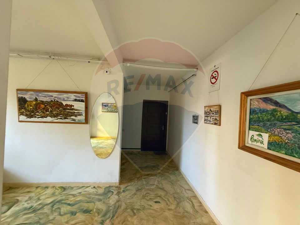 Pensiune cu 23 camere de vânzare in Mamaia Sat