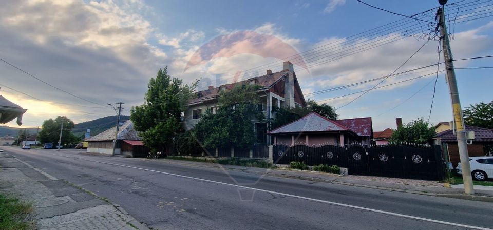 Vilă S+P+1E+M cu 7 camere de vânzare în TG. OCNA