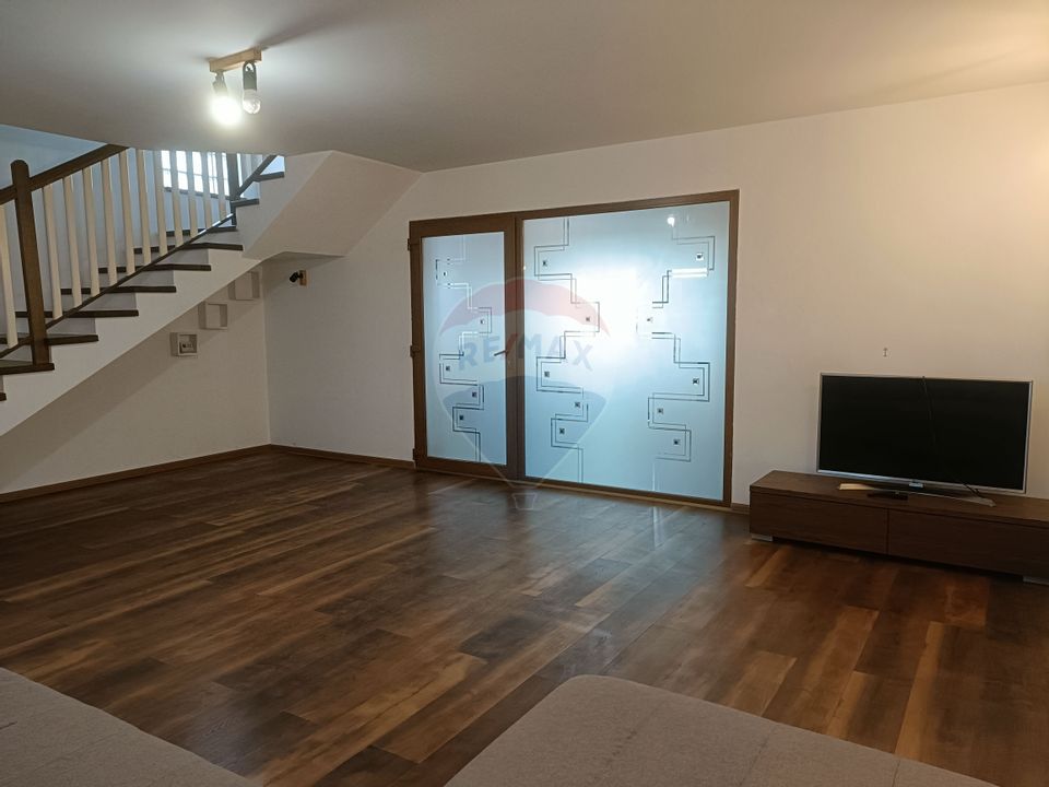 COMISION ZERO Casa spatioasa în Sasar cu curte și garaj