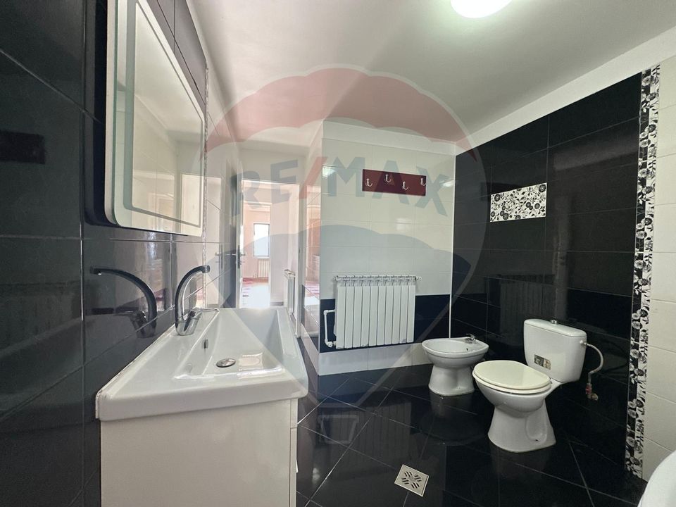 Casă / Vilă cu 5 camere de închiriat