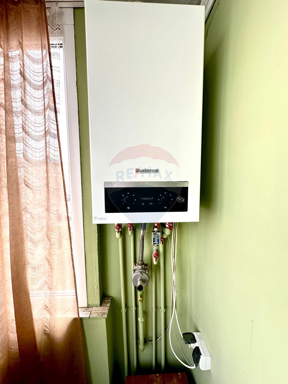 Apartament cu 3 camere de închiriat în zona Micalaca
