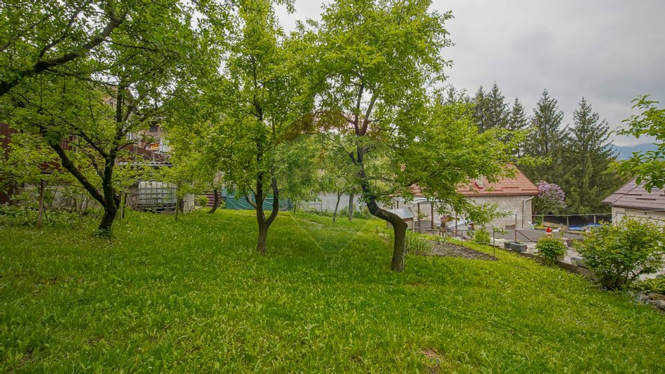 Casa individuala cu doua corpuri, teren 1000mp