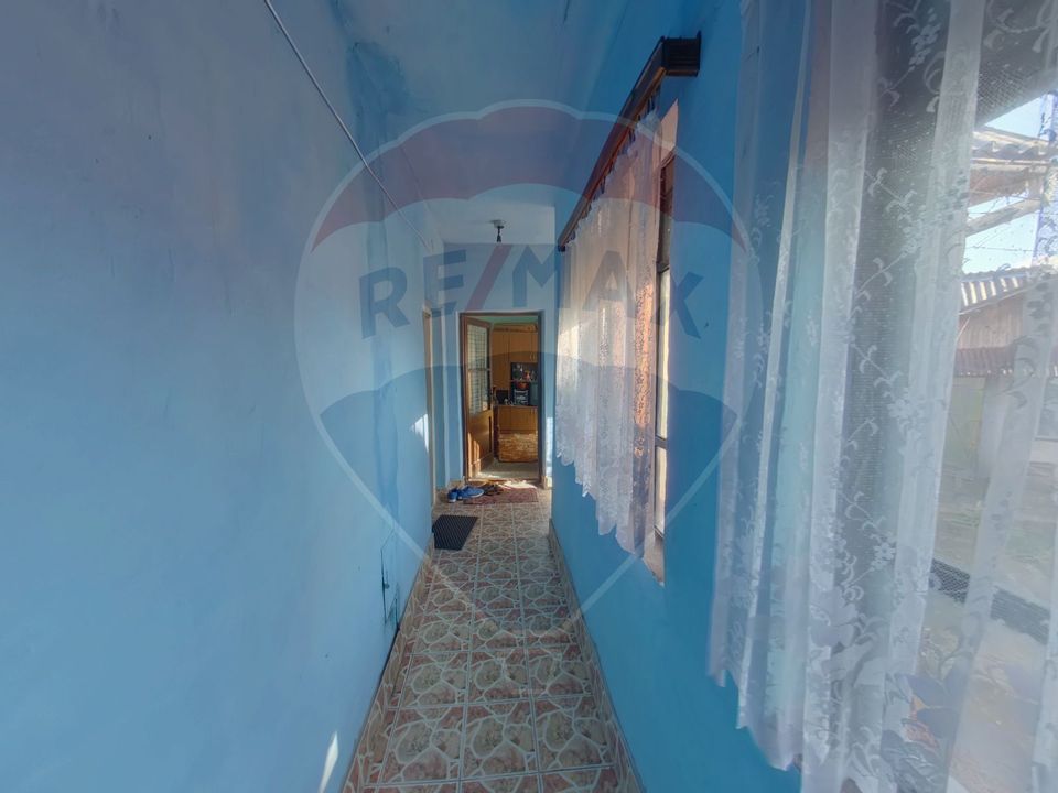 Casă cu 5 camere de vânzare, str. Crișan