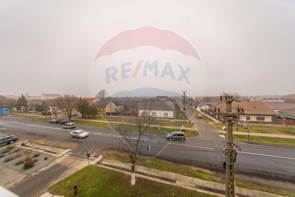 Apartament de vânzare 3 camere Chisineu Cris