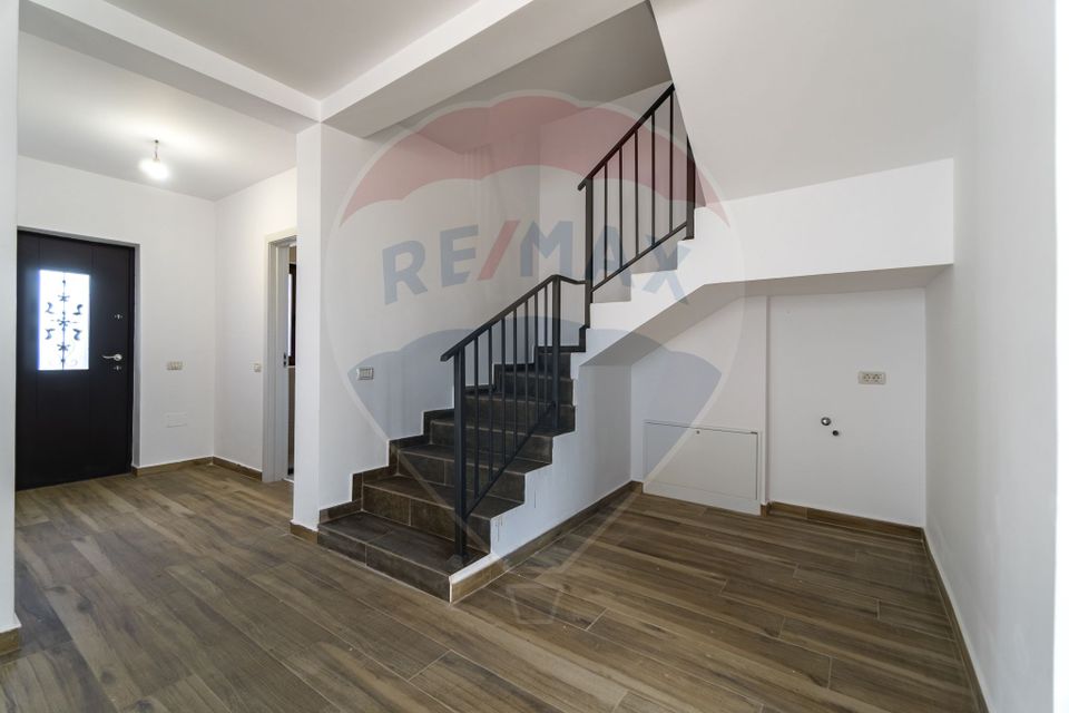 8 room House / Villa for sale