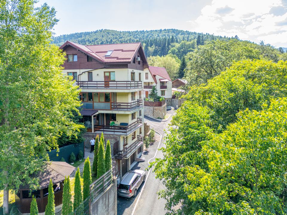 Apartament de Lux | Curte Privată, Garaj | Priveliște Superbă |Sinaia