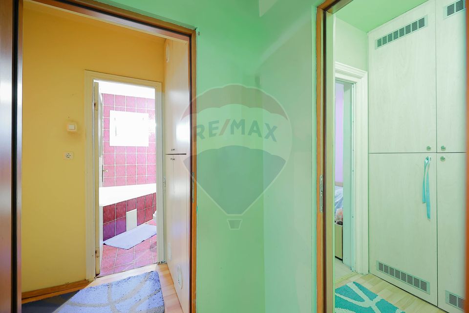 Apartament cu 4 camere, de vânzare în zona Rogerius