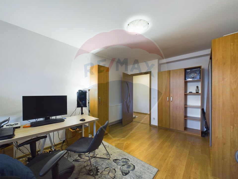 4-room apartment with central heating system, near Metro