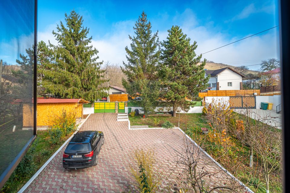 Casă 5 camere + demisol, teren 1560 mp / Filipestii de Padure