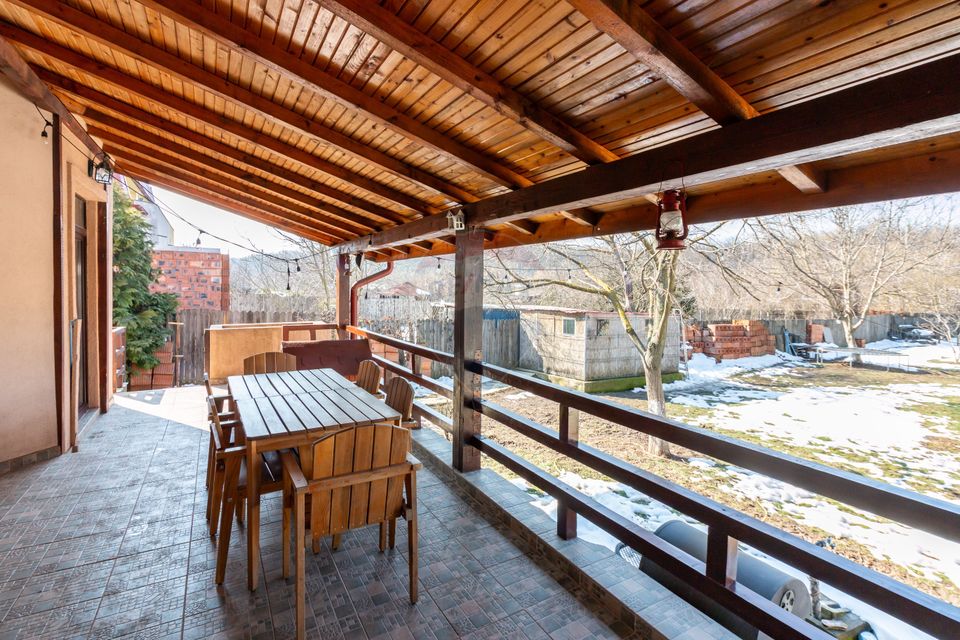 Villa for sale at the entrance to Mogosoaia, between two forests, lake