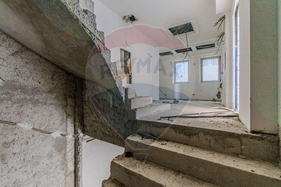 Activ Hotelier SubEvaluat | 18.000 mp construiti | 3 ha teren | BRASOV