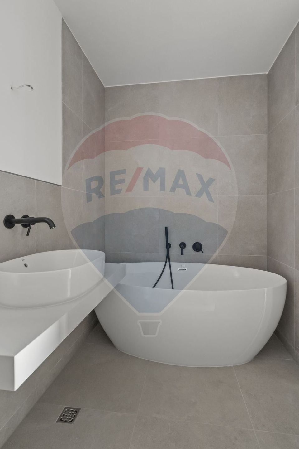 Modern villa with premium finishes, 5 rooms in Tunari - Amber Forest