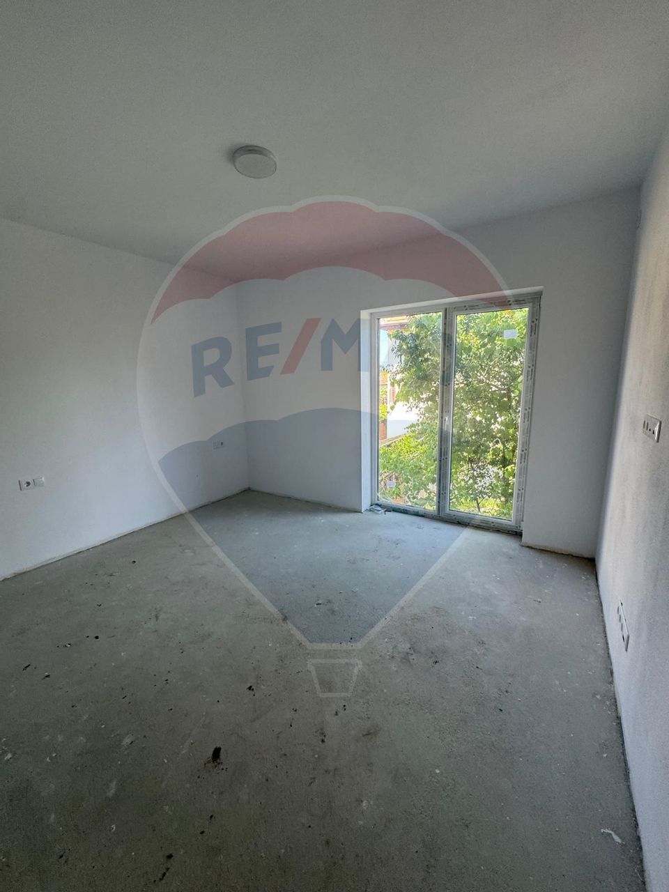 Casă cu 3 camere de vânzare în zona Turnisor