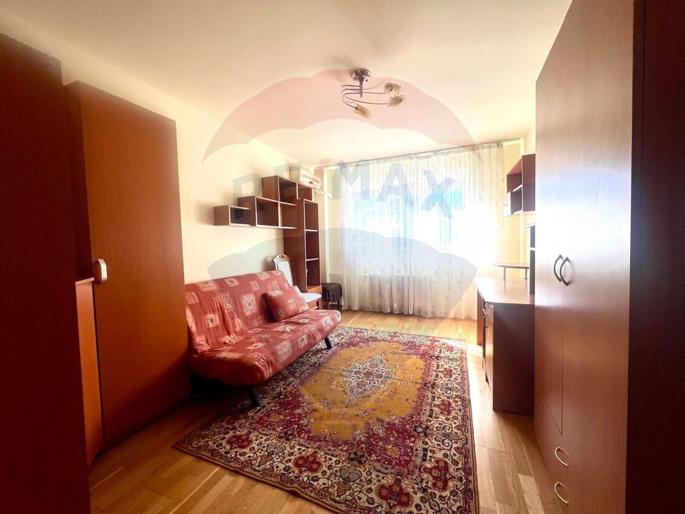 De închiriat apartament cu 4 camere, zona Dacia