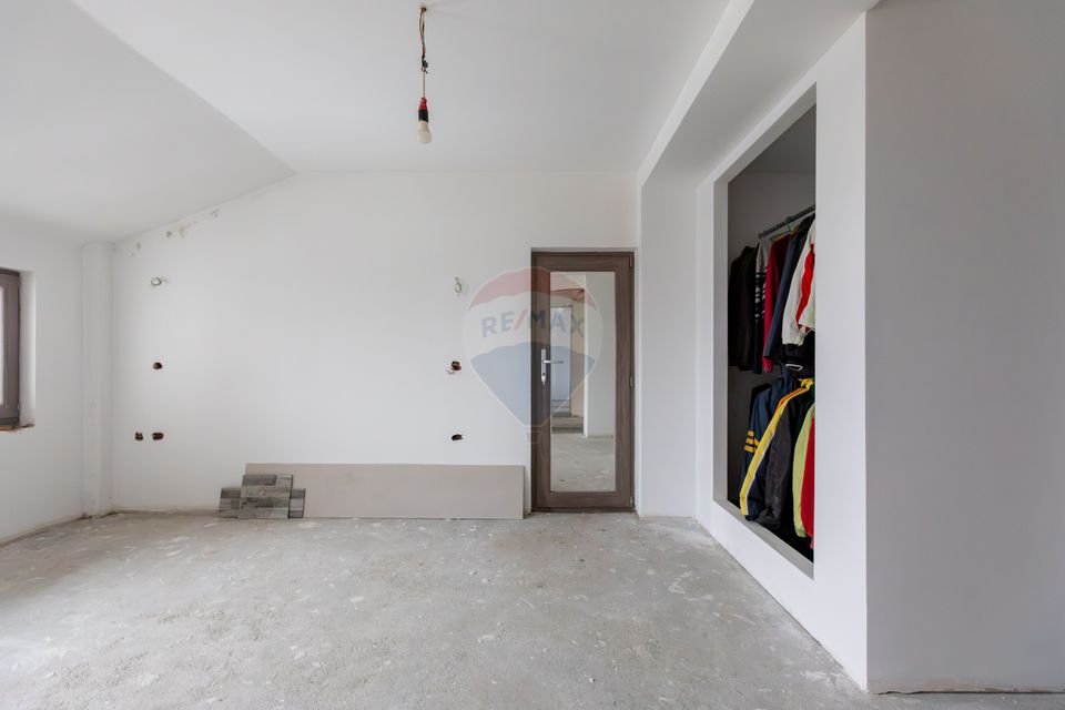 Casă / Vilă cu 4 camere de vânzare în Cartier - Gheraiesti