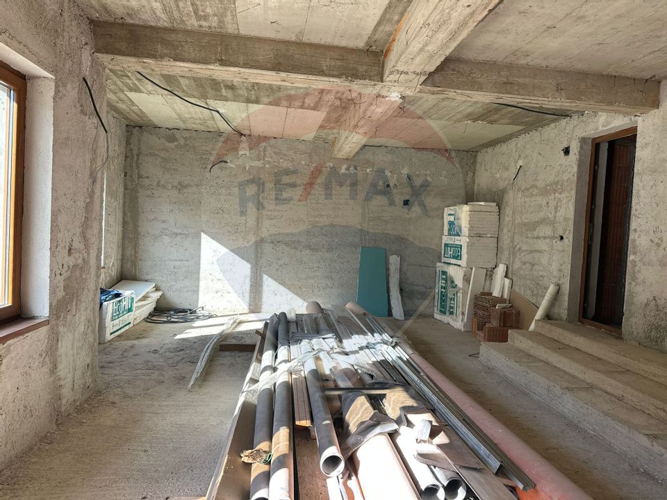 Casă / Vilă la gri in Pangarati Neamt