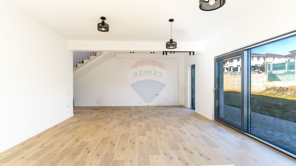Duplex finisat, arhitectura moderna, garaj, izolatie 15cm, comision 0