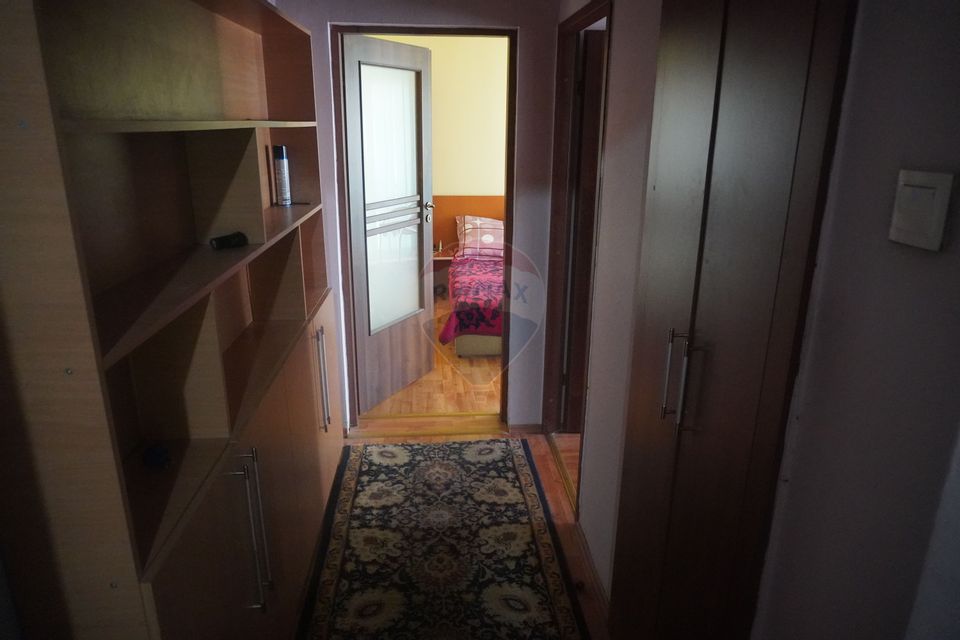 Apartament cu 3 camere de vânzare în zona Central