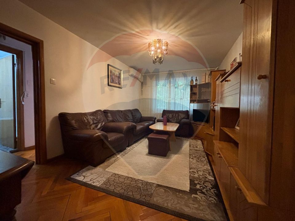 4 room Apartment for sale, Teiul Doamnei area
