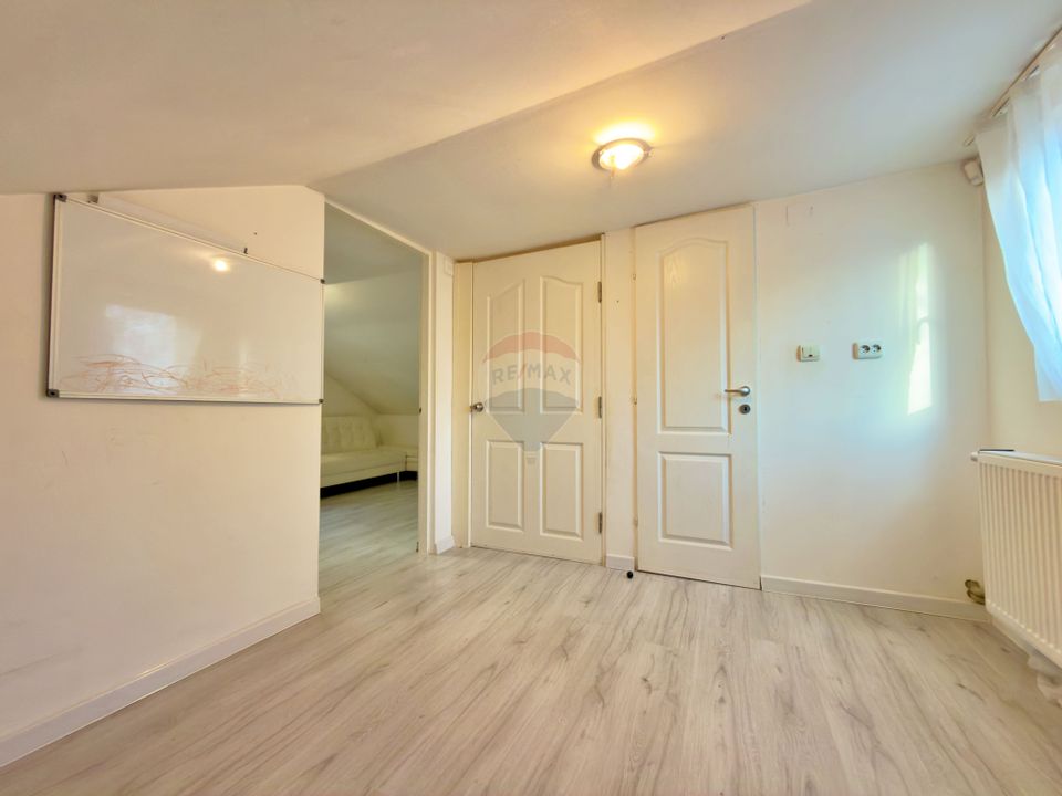 Casă cu 5 camere de vânzare în zona 3 Insule, Arad