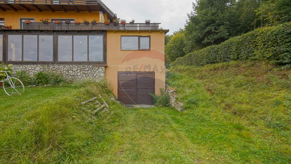 Vilă 12 camere  1.091 mp construiți Poiana Brașov