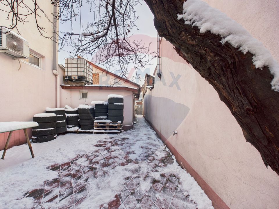 Casă cu două corpuri, ideală pentru firmă, Vitan