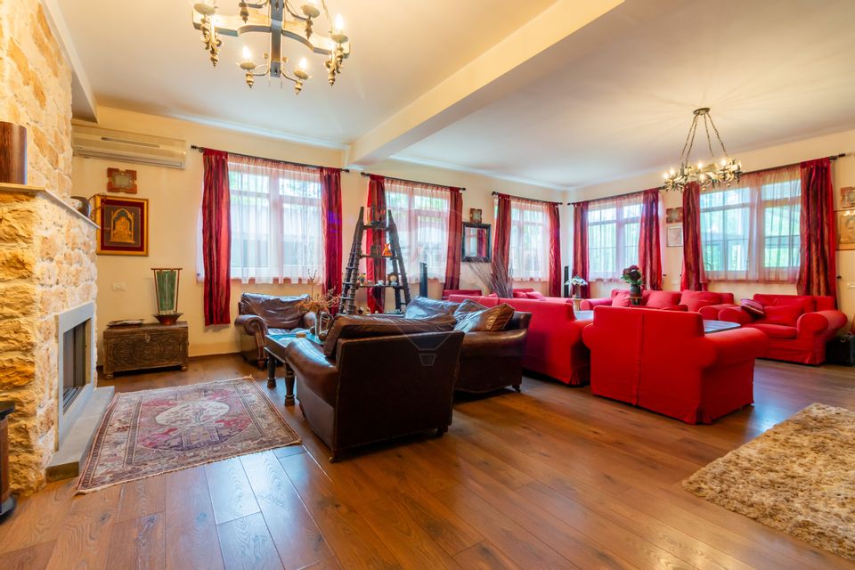 8 room House / Villa for sale