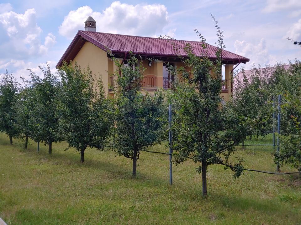Casă / Vilă de lux cu 5 camere de vânzare în Vadu Moldovei, Suceava