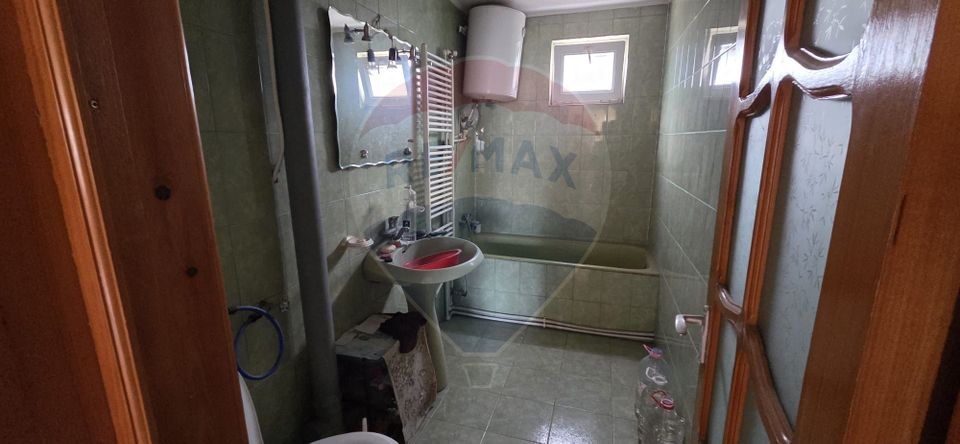 Casă / Vilă cu 5 camere de vânzare în zona Obor