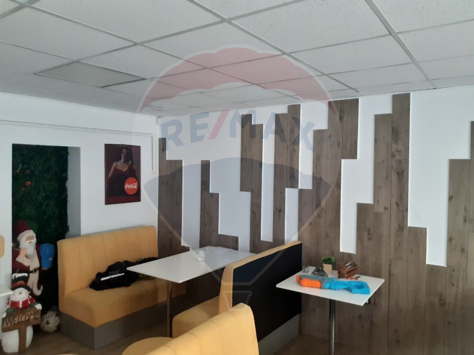 Casa cu spatiu comercial la parter