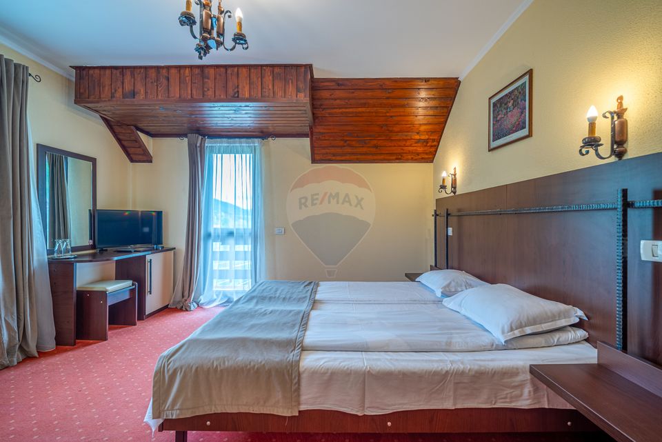 Proprietate deosebită de vânzare în Bușteni - Pensiune + Duplex