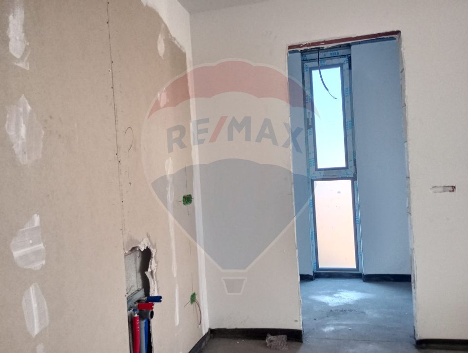 Apartament cu 3 camere de vânzare în zona Subcetate