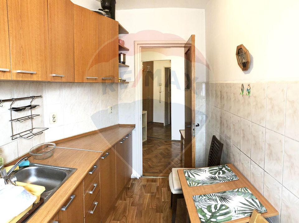 Vanzare apartament cu doua camere plus boxa in zona Cismigiu