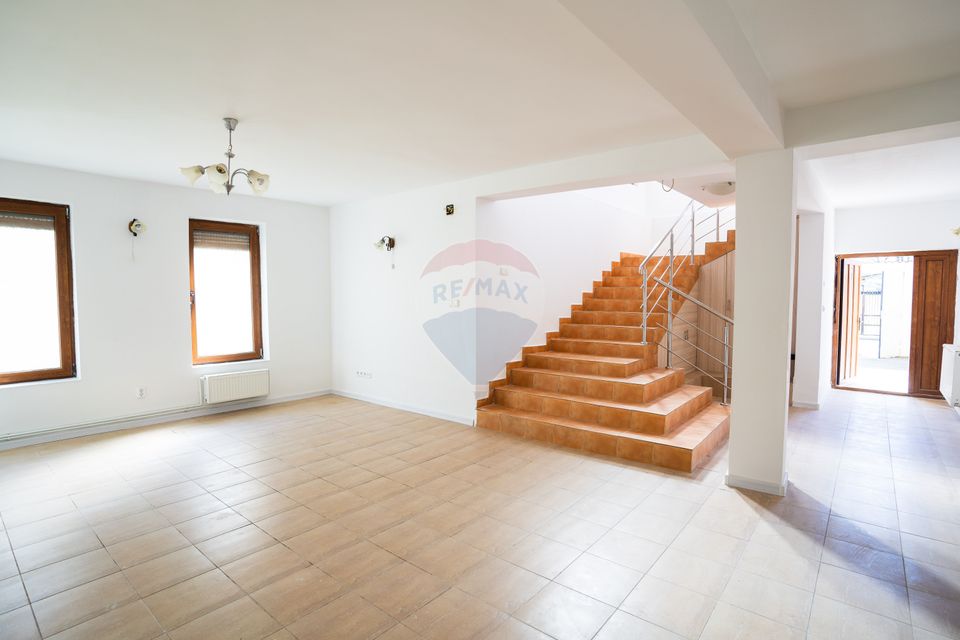 Casă individuală de Vânzare, 242mp utili+ teren de 380mp, în Pitești