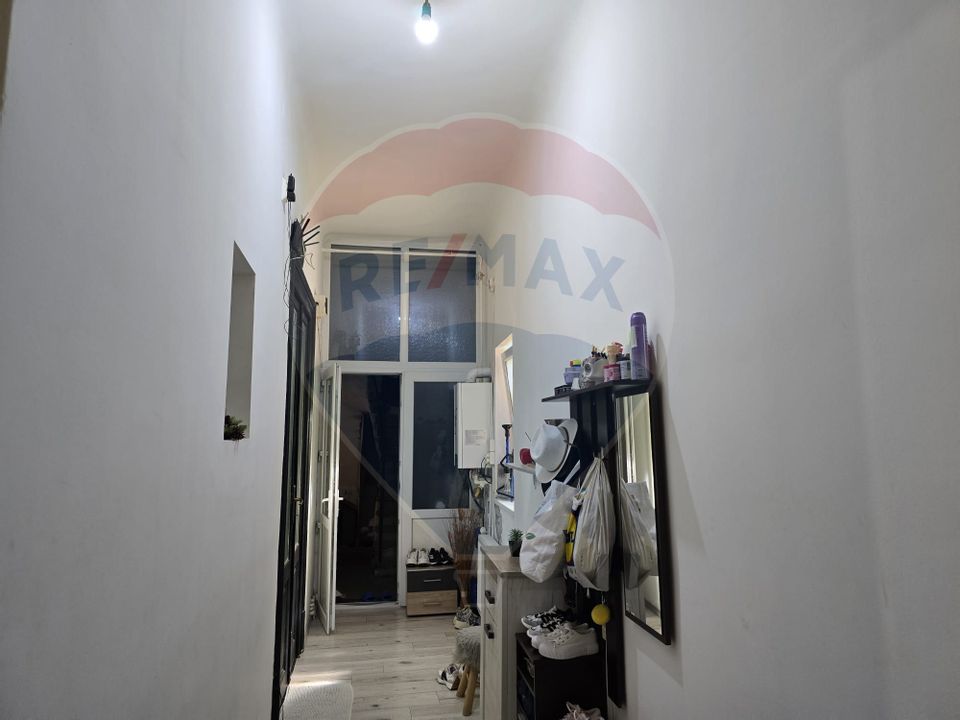 Apartament cu 3 camere de vânzare în zona Central