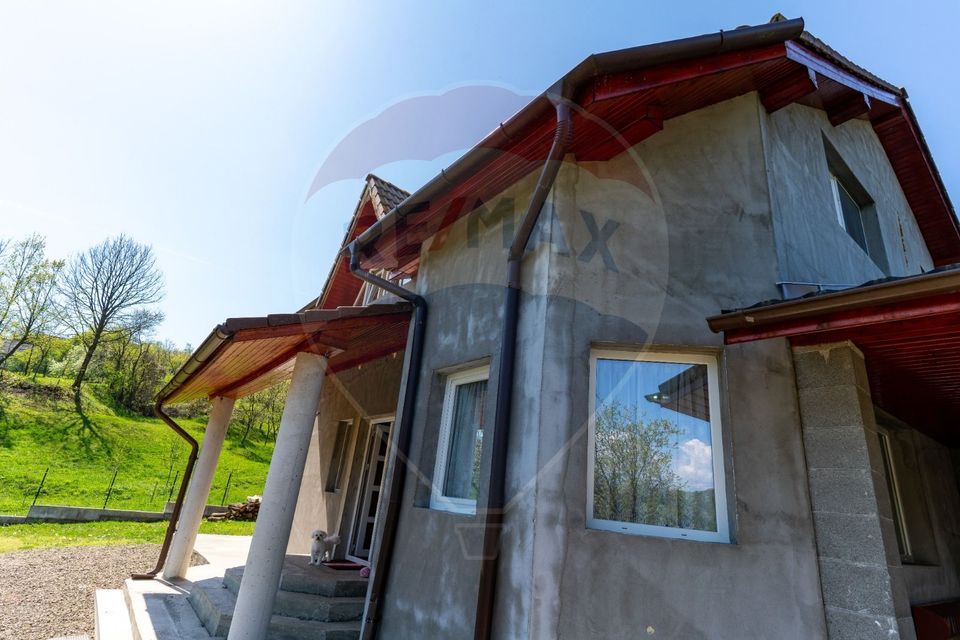 Casă / Vilă Sesuri, jud Hunedoara