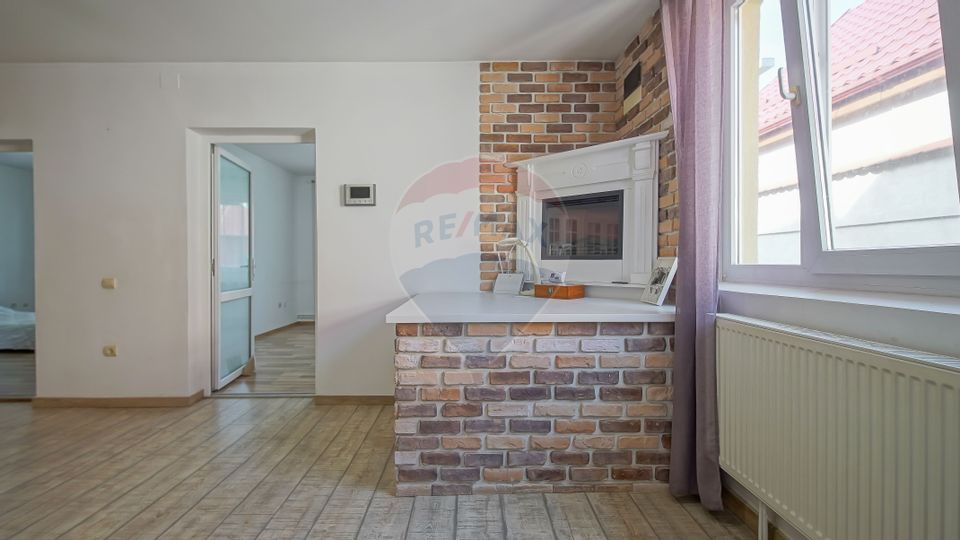 8 room House / Villa for sale, Aurel Vlaicu area