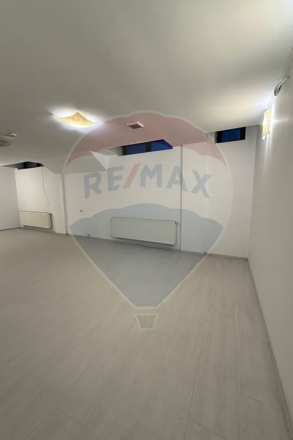 Spațiu comercial de inchiriat Valea Rosie